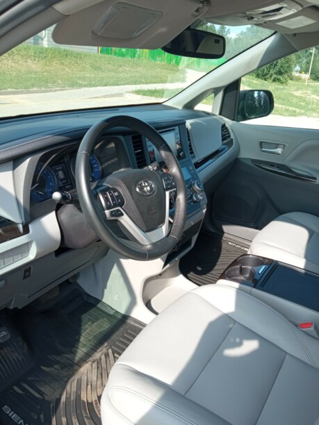 Toyota Sienna III (XL30), 7 мест, 2018 г.