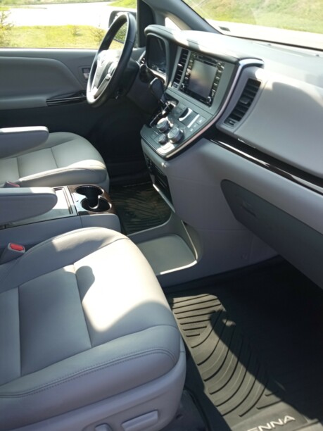 Toyota Sienna III (XL30), 7 мест, 2018 г.
