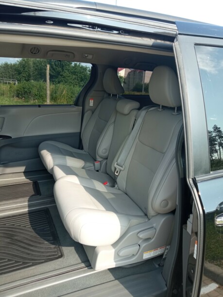 Toyota Sienna III (XL30), 7 мест, 2018 г.
