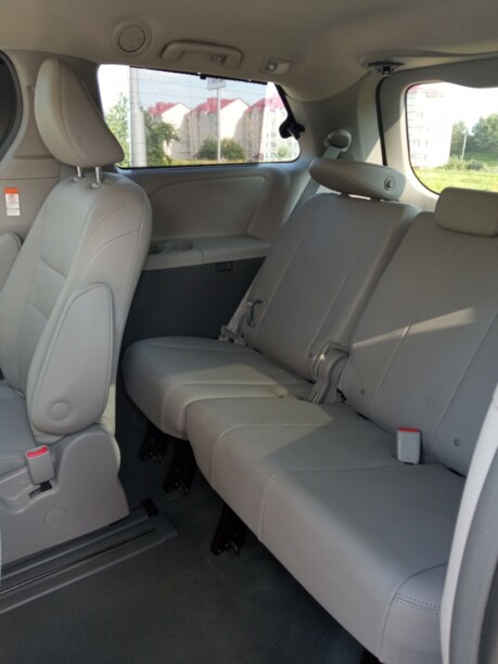Toyota Sienna III (XL30), 7 мест, 2018 г.