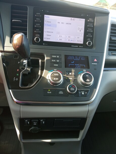 Toyota Sienna III (XL30), 7 мест, 2018 г.