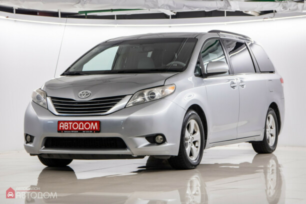 Toyota Sienna III (XL30), 7 мест, 2010 г.