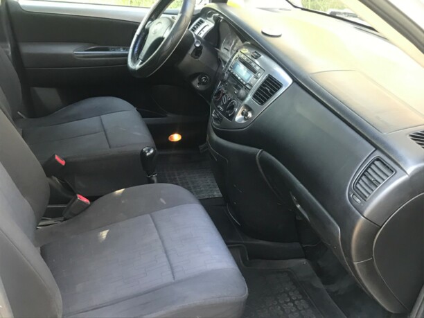 Mazda MPV II · Рестайлинг, 7 мест, 2004 г.