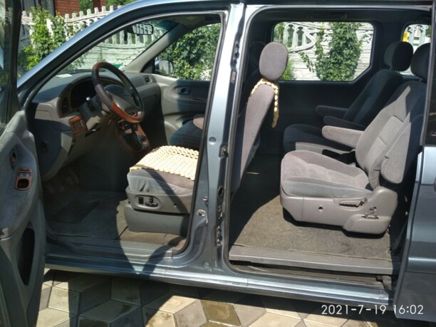 Kia Carnival I, 7 мест, 2000 г.