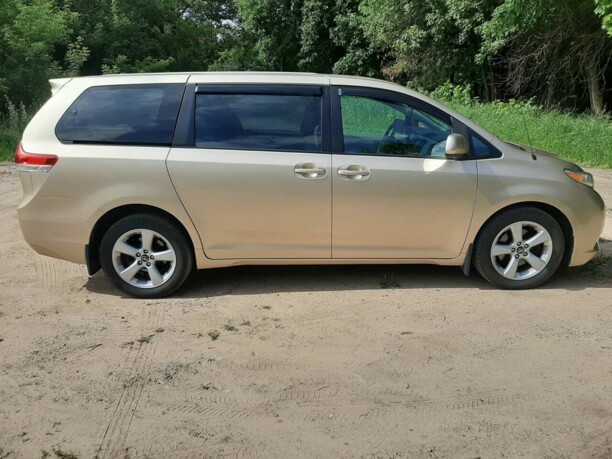 Toyota Sienna III (XL30), 7 мест, 2010 г.