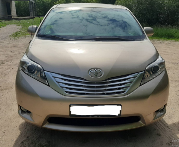 Toyota Sienna III (XL30), 7 мест, 2010 г.