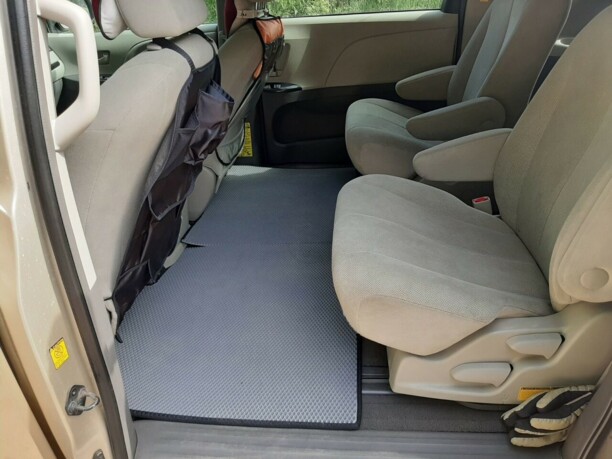 Toyota Sienna III (XL30), 7 мест, 2010 г.
