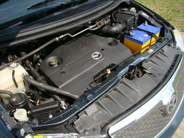 Mazda MPV II · Рестайлинг, 7 мест, 2004 г.