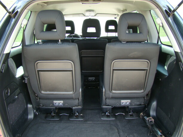 Mazda MPV II · Рестайлинг, 7 мест, 2004 г.