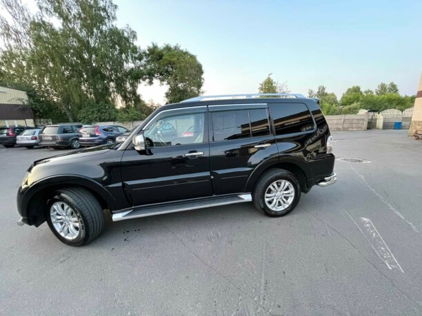Mitsubishi Pajero IV · Рестайлинг, 7 мест, 2011 г.