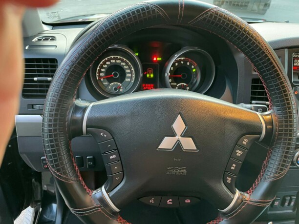 Mitsubishi Pajero IV · Рестайлинг, 7 мест, 2011 г.