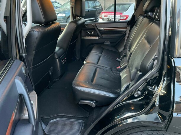 Mitsubishi Pajero IV · Рестайлинг, 7 мест, 2011 г.