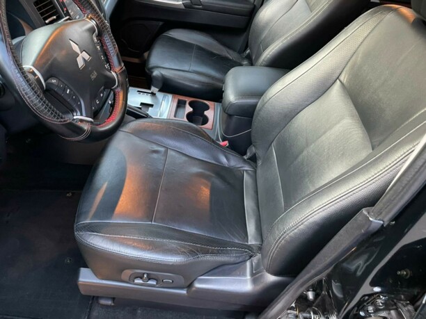 Mitsubishi Pajero IV · Рестайлинг, 7 мест, 2011 г.