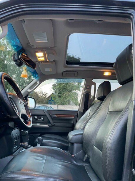 Mitsubishi Pajero IV · Рестайлинг, 7 мест, 2011 г.