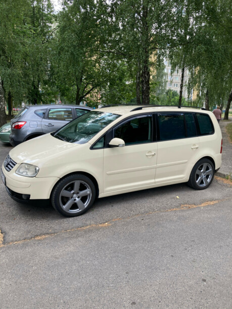 Volkswagen Touran I, 7 мест, 2004 г.