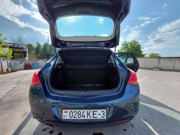 Opel Astra J, 2011 г.