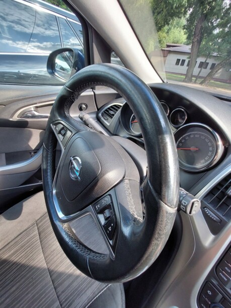 Opel Astra J, 2011 г.