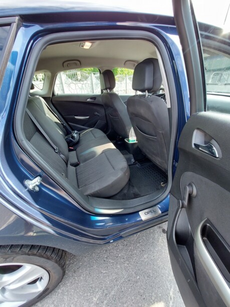 Opel Astra J, 2011 г.