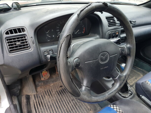 Mazda 323F, 1998 г.