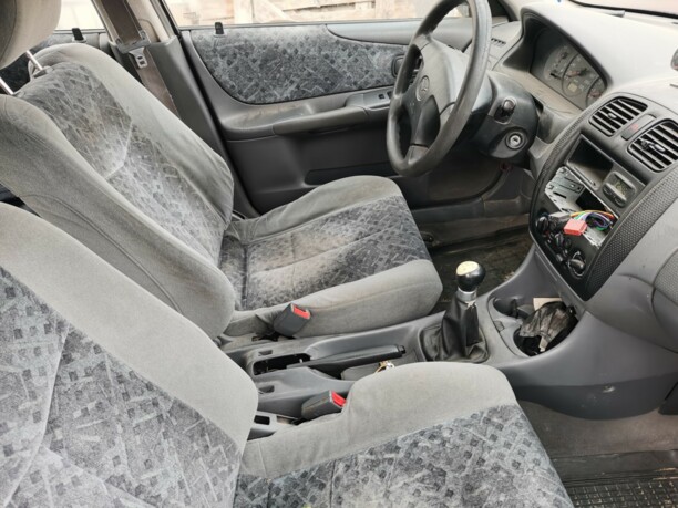 Mazda 323 BJ, 2000 г.