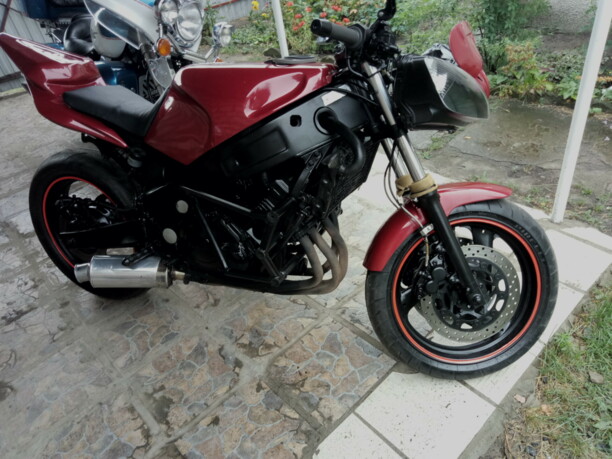 Yamaha FZR, 1990 г.