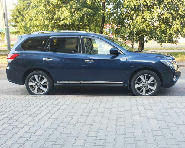 Nissan Pathfinder R52, 7 мест, 2015 г.