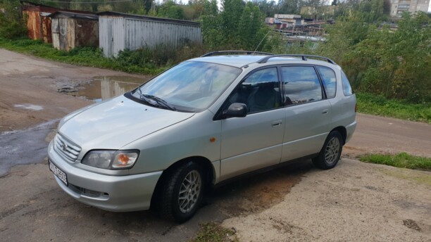 Toyota Picnic, 7 мест, 2000 г.