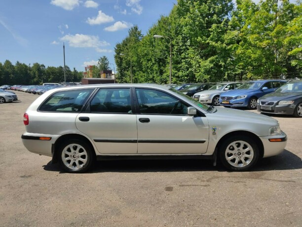 Volvo V40 I · Рестайлинг, 2000 г.