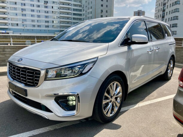 Kia Carnival III, 7 мест, 2018 г.