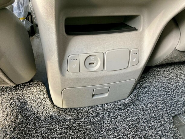 Kia Carnival III, 7 мест, 2018 г.