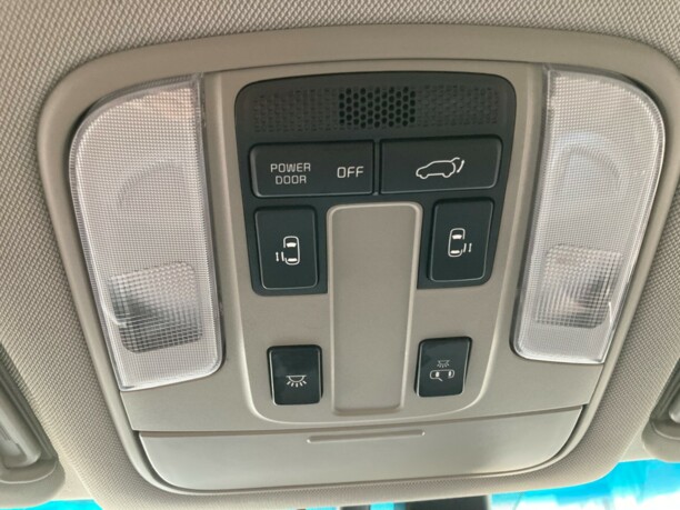 Kia Carnival III, 7 мест, 2018 г.