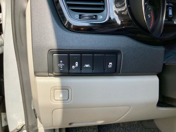 Kia Carnival III, 7 мест, 2018 г.