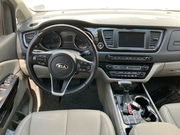 Kia Carnival III, 7 мест, 2018 г.