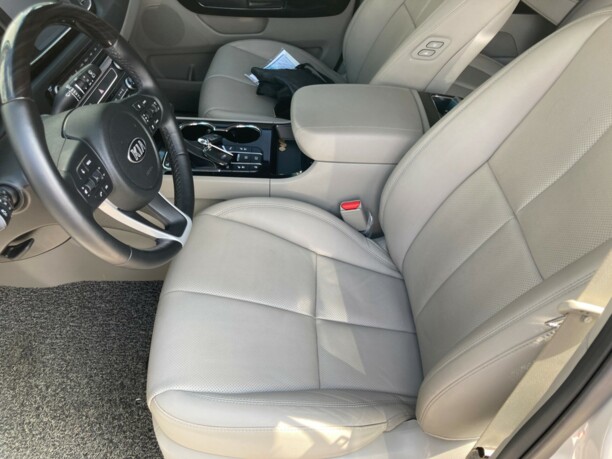 Kia Carnival III, 7 мест, 2018 г.