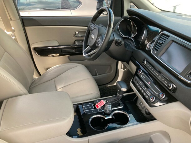 Kia Carnival III, 7 мест, 2018 г.