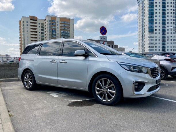 Kia Carnival III, 7 мест, 2018 г.