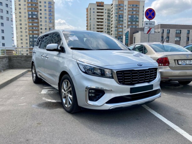 Kia Carnival III, 7 мест, 2018 г.