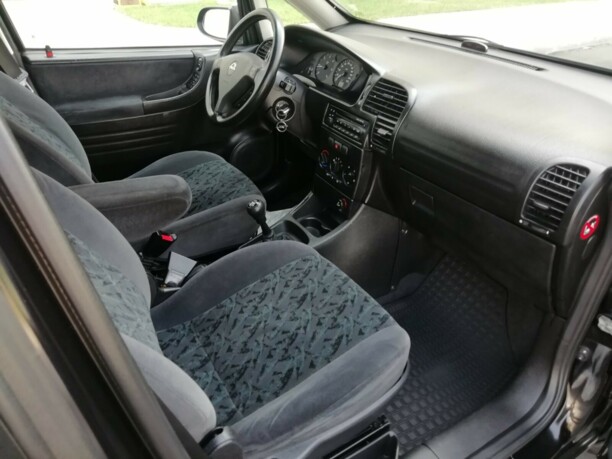 Opel Zafira A, 7 мест, 2002 г.