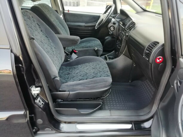 Opel Zafira A, 7 мест, 2002 г.