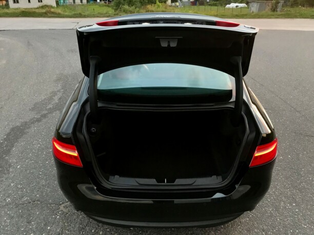 Jaguar XE, 2016 г.