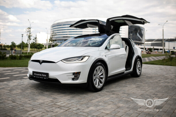 Tesla Model X, 7 мест, 2016 г.