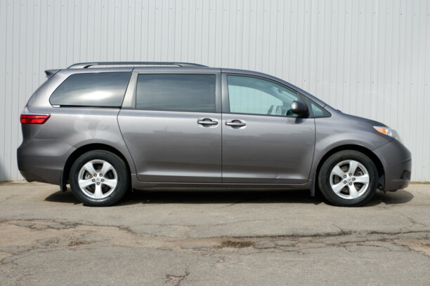 Toyota Sienna III (XL30), 7 мест, 2016 г.