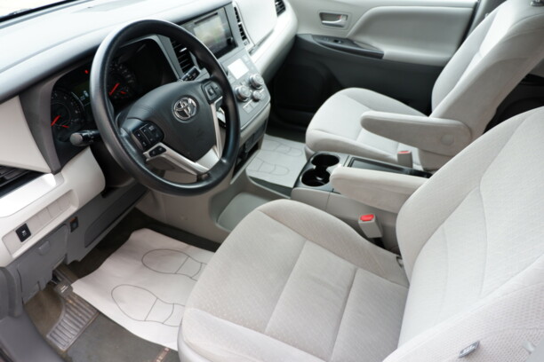 Toyota Sienna III (XL30), 7 мест, 2016 г.