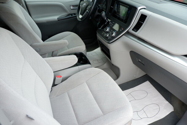 Toyota Sienna III (XL30), 7 мест, 2016 г.