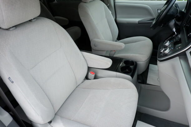 Toyota Sienna III (XL30), 7 мест, 2016 г.