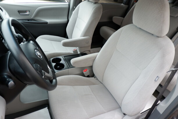 Toyota Sienna III (XL30), 7 мест, 2016 г.