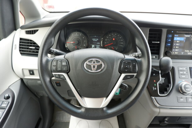 Toyota Sienna III (XL30), 7 мест, 2016 г.