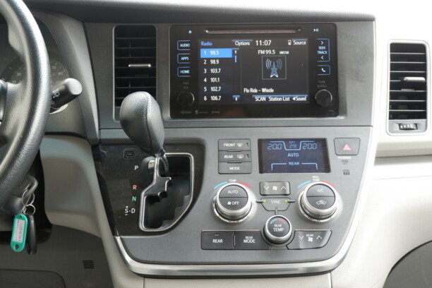 Toyota Sienna III (XL30), 7 мест, 2016 г.