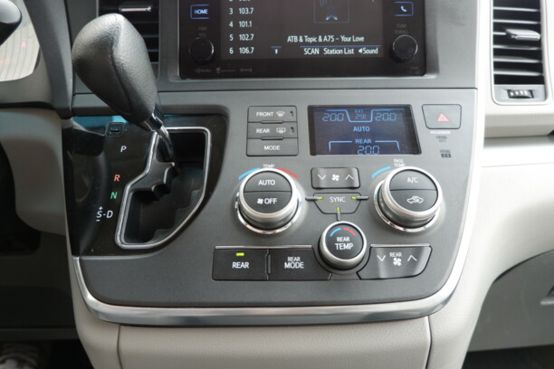 Toyota Sienna III (XL30), 7 мест, 2016 г.