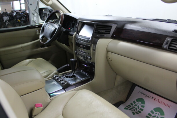 Lexus LX III, 2008 г.